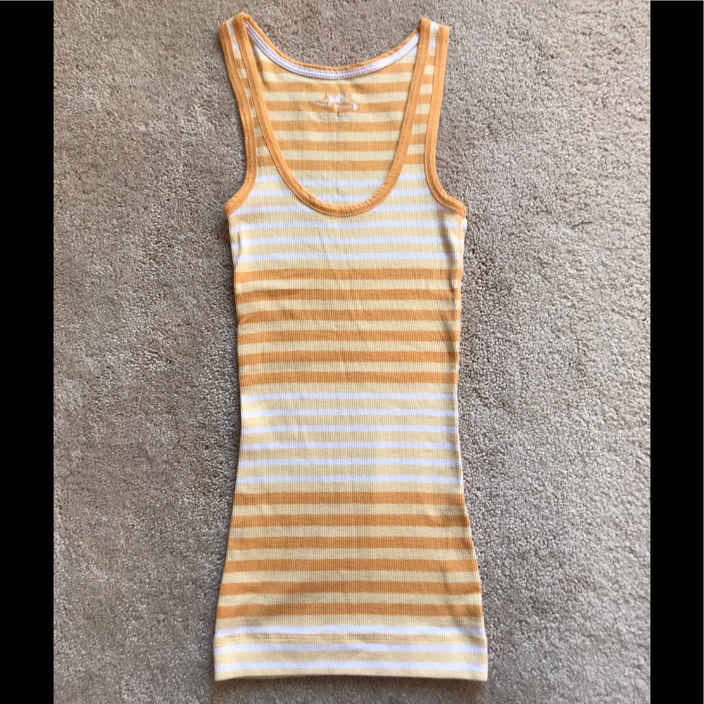 🆕🔥KHOLS SUPER CUTE&SOFT YELLOW&WHITE FITTED TANK!!WILL FIT S/M HAS SPANDEX!!